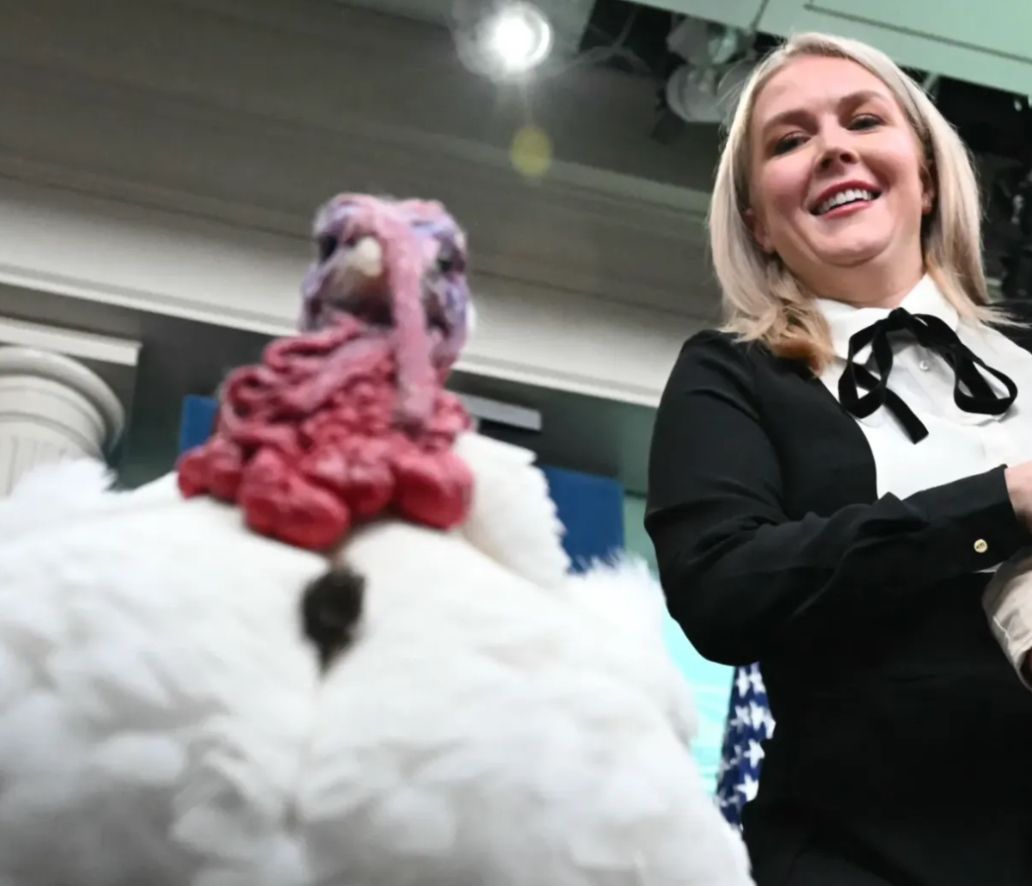 Make sure to post this photo everywhere, because she is trying to erase it