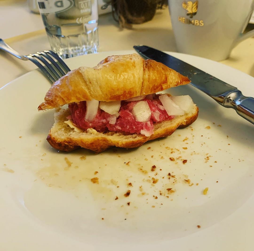 Mods are asleep, post more Mett