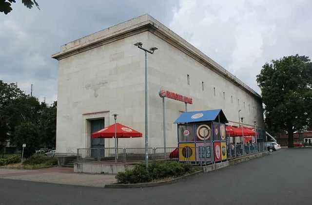 Großdeutscher Volksburger-Kriegsbunker mit Waffen-SS sauce