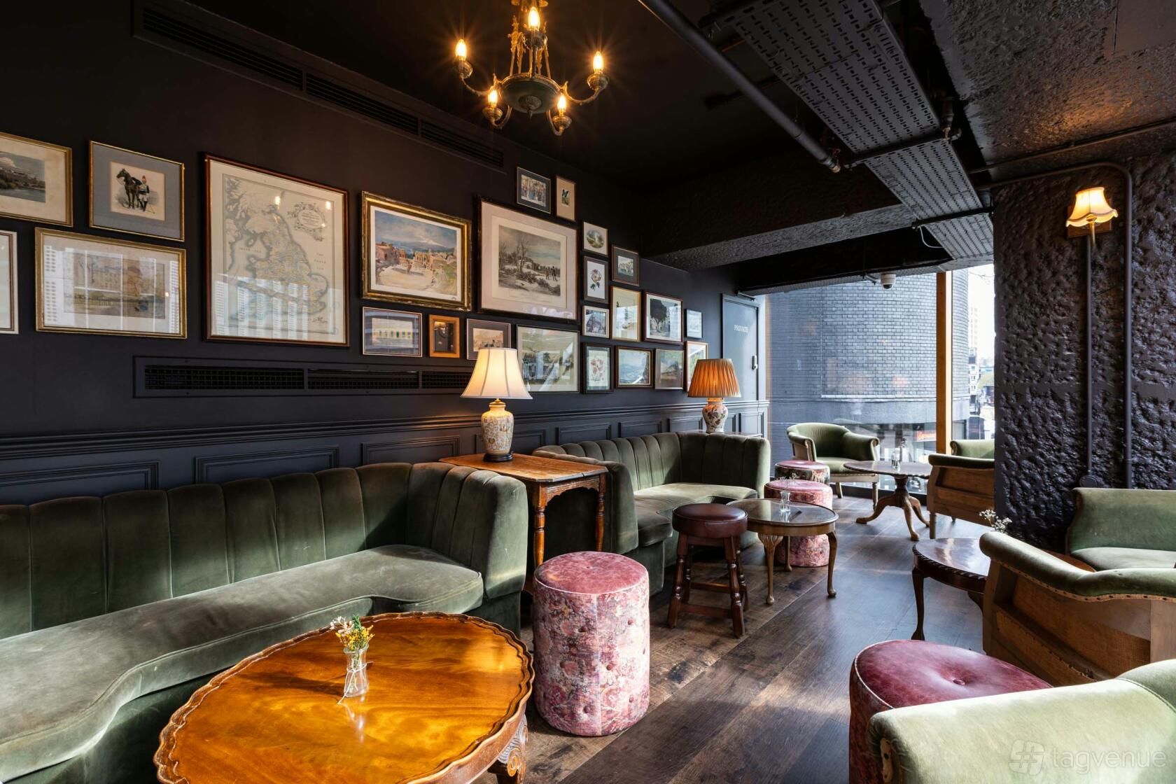 Friday Feels Bar is open! Come in Comrades!