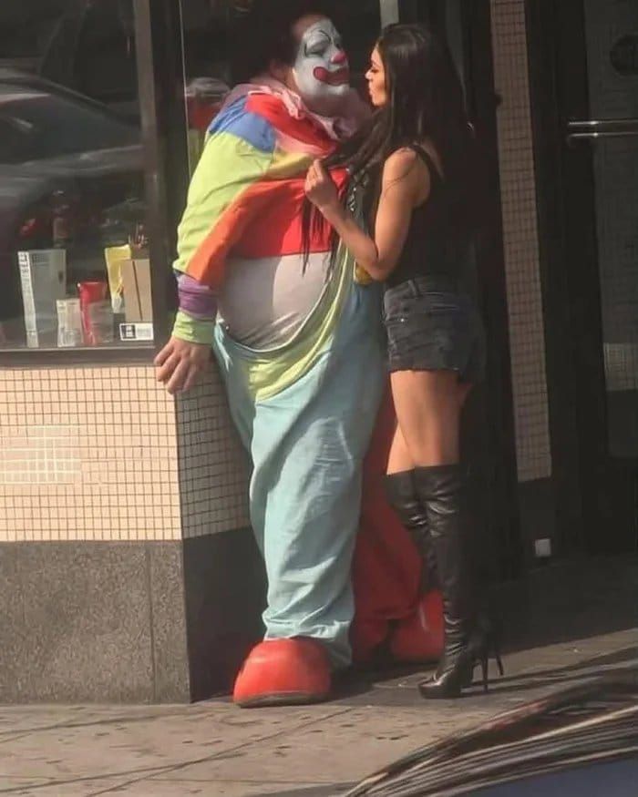 Who and who? (Iam down to clown)
