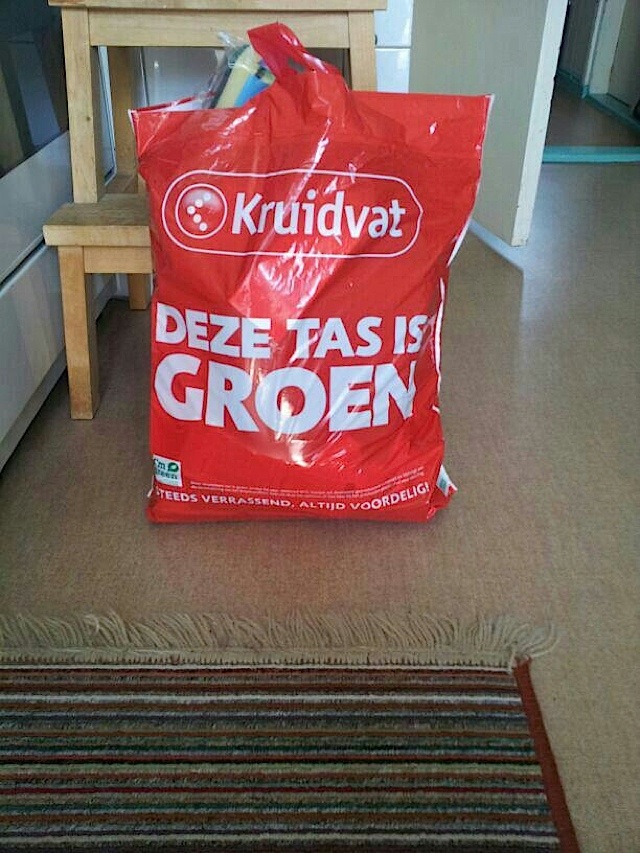 Translation: "This bag is green"