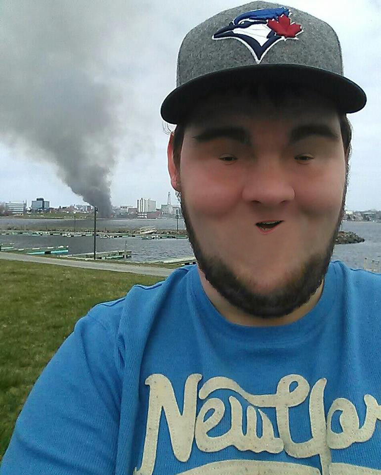 An explosion behind me, better take a picture! huehuehuehue