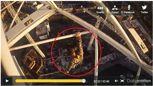 Giant crane, one arm. I'm scared just by watching it