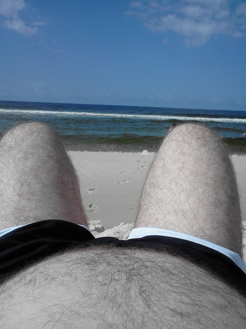 I took a selfie at the beach. Am I doin' it right?
