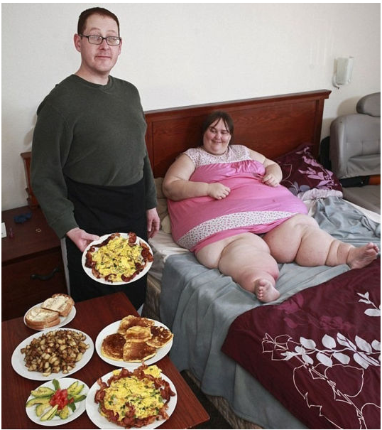 Wait.. IS THAT SALAD? You go girl, almost there...