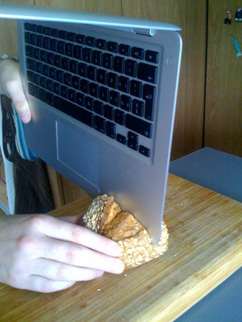 slicing bread with knifes are to mainstream these days