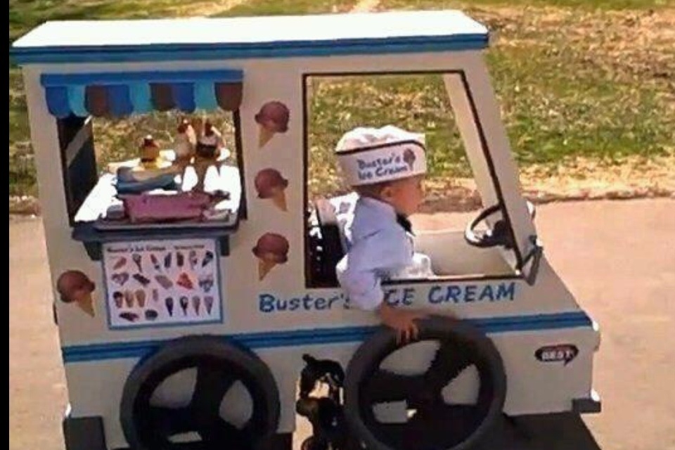 This kids parents built his Halloween costume around his wheelchair!