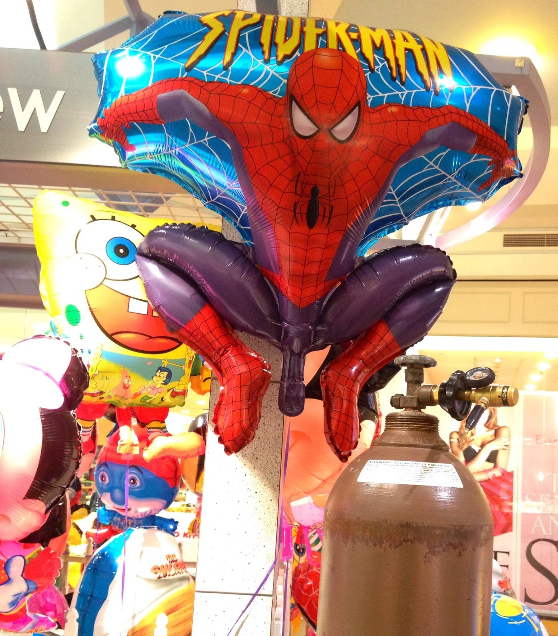 This Spiderman ballon ain't gonna blow itself.