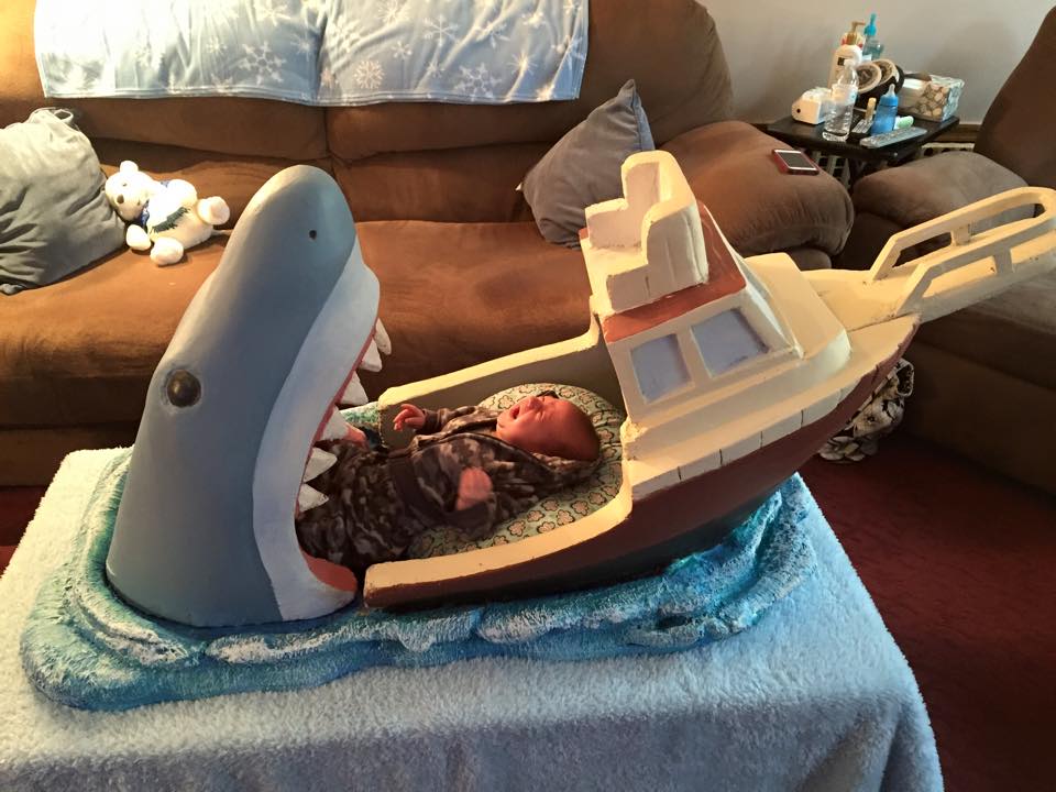 A baby bed inspired by the film "Jaws"