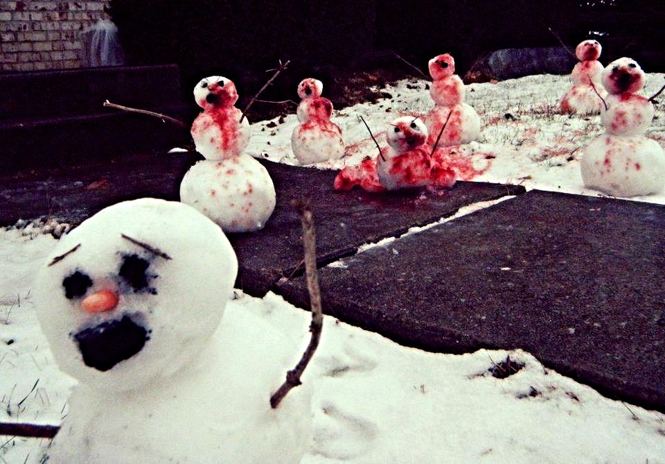 RUN!! Snowman Zombie Apocalypse.
