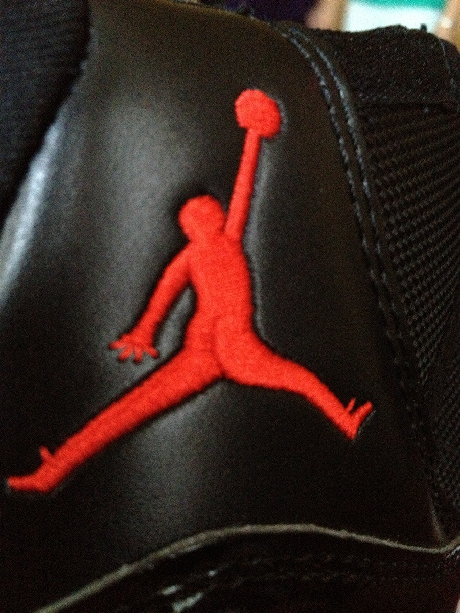 These Fake Jordans have an Ass Crack