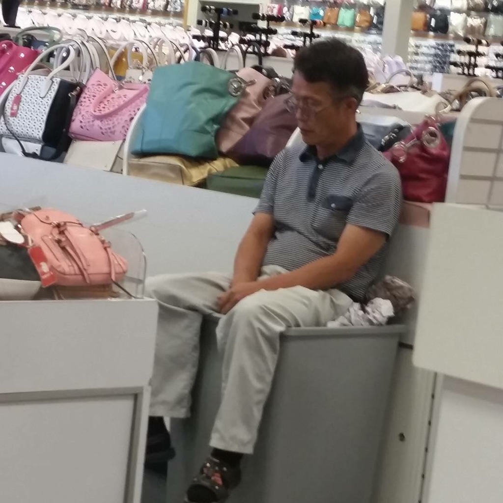 Enough is enough, I'm going to just sit here on the trash...