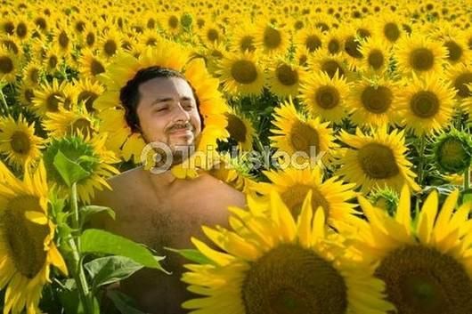 Juan waits patiently, hoping to cross the border in a nice bouquet