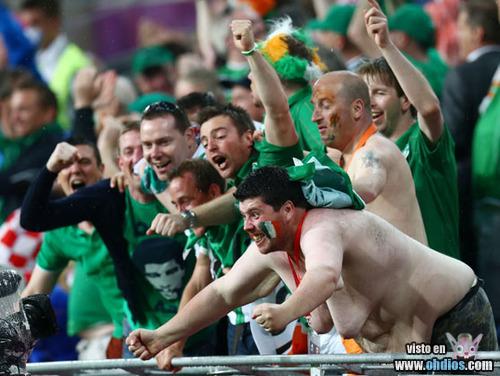 Wrong way to motivate your team (look the guy without a shirt)
