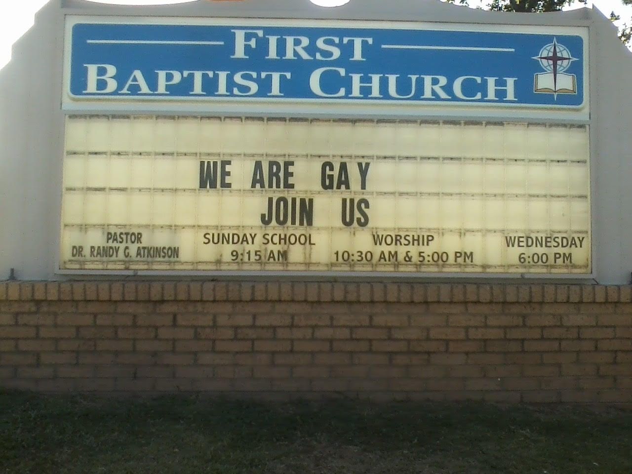 It's a good idea to lock your signs. Seen in Alabama.