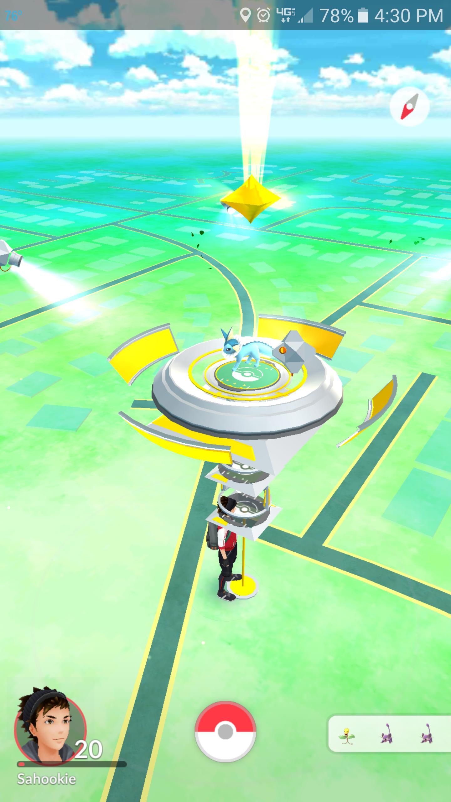 Anyone else experiencing the weird glitch where gyms sometimes turn yellow?