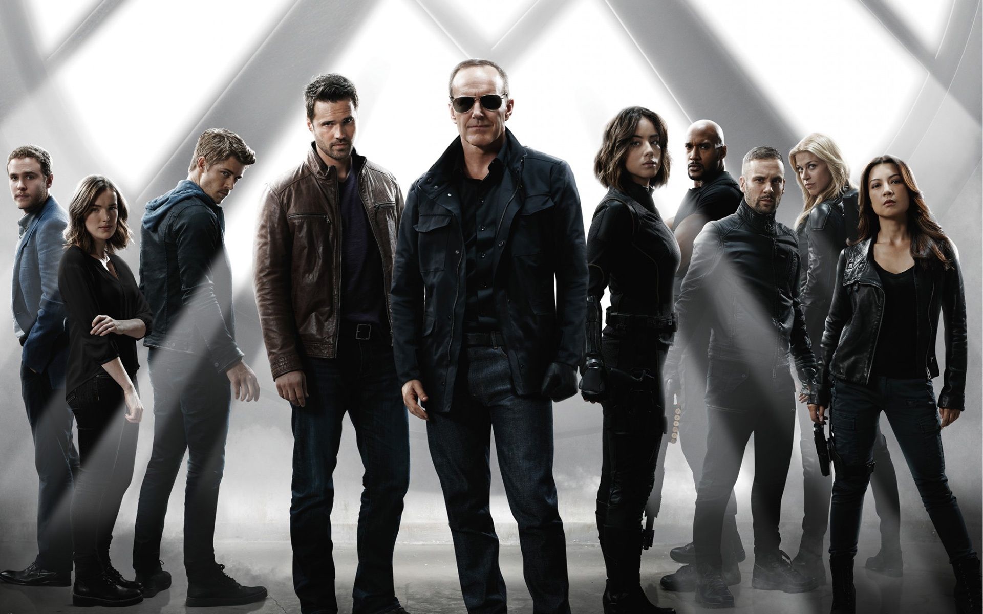 Literally an image of the cast of Marvel's Agents of SHIELD. If this shit makes the frontpage, then we've truly lost all hope for this show.