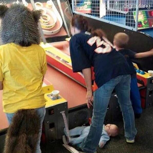 Damn they have skee ball.. let me just set this down here