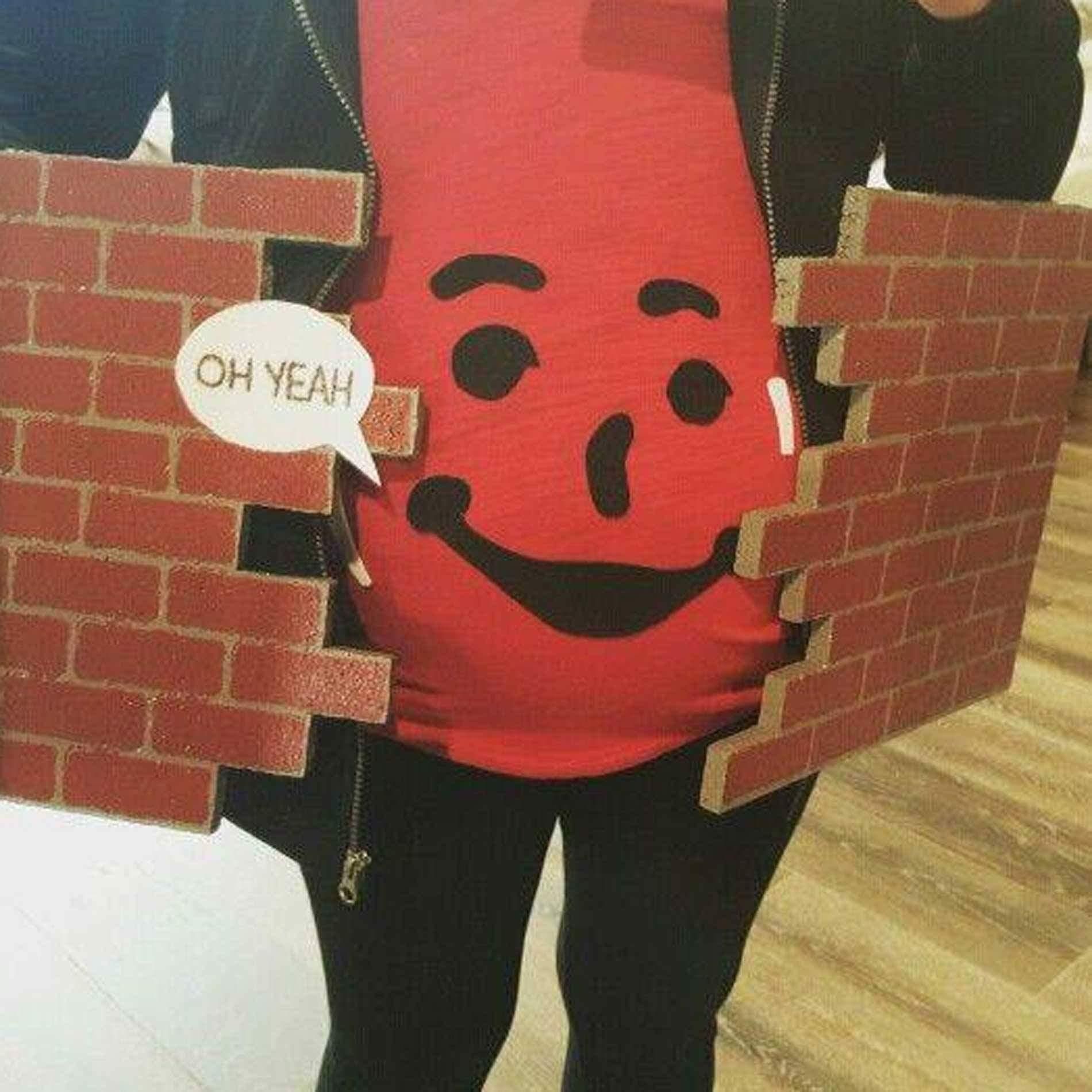 Best pregnant Halloween costume ever.