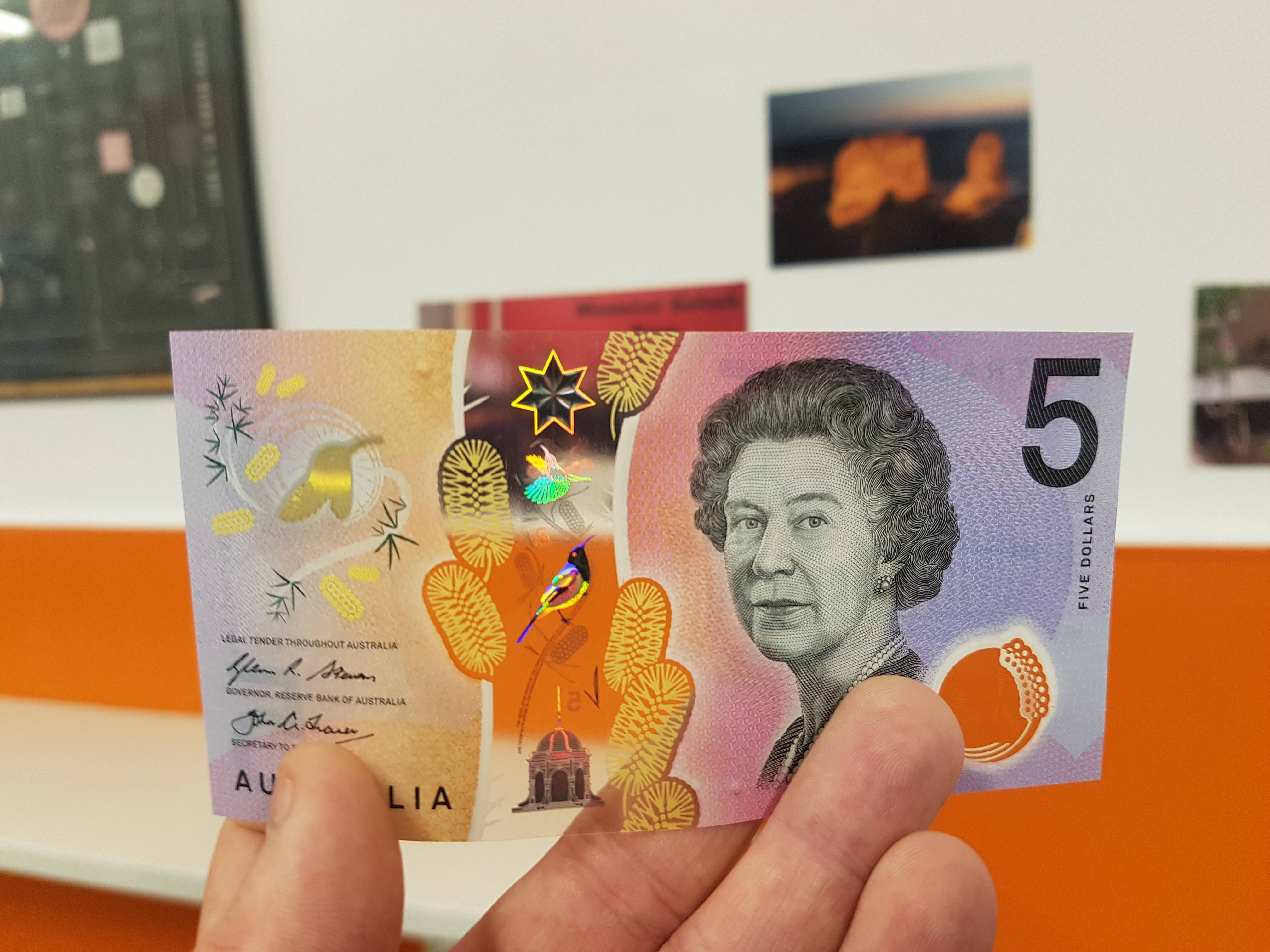 New Australian $5 note has a clear plastic strip in the middle