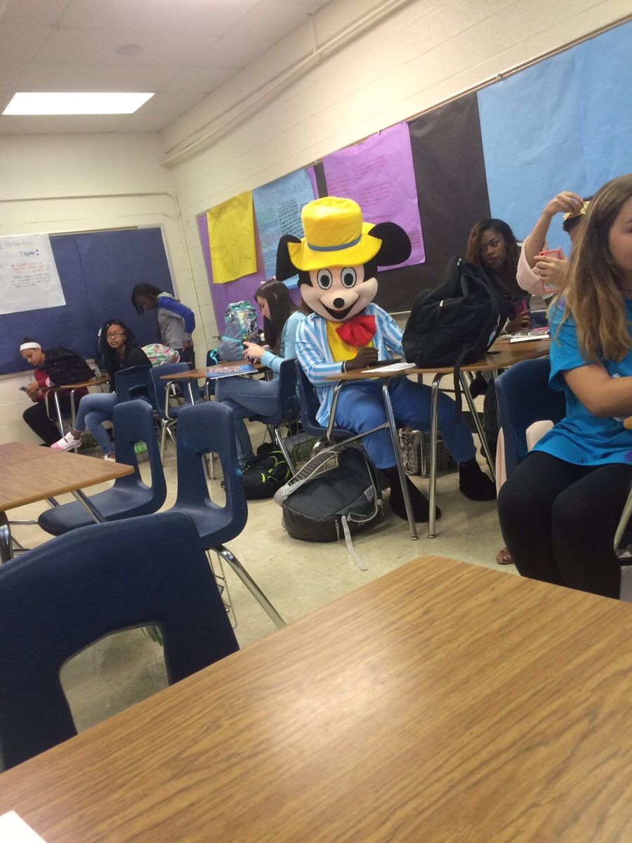 A kid at my school decided to show up to class like this