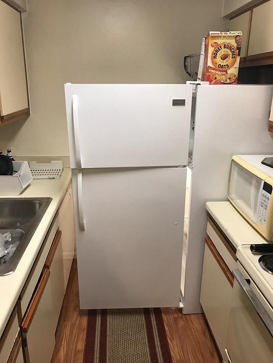 My apartment complex got me a new fridge today....