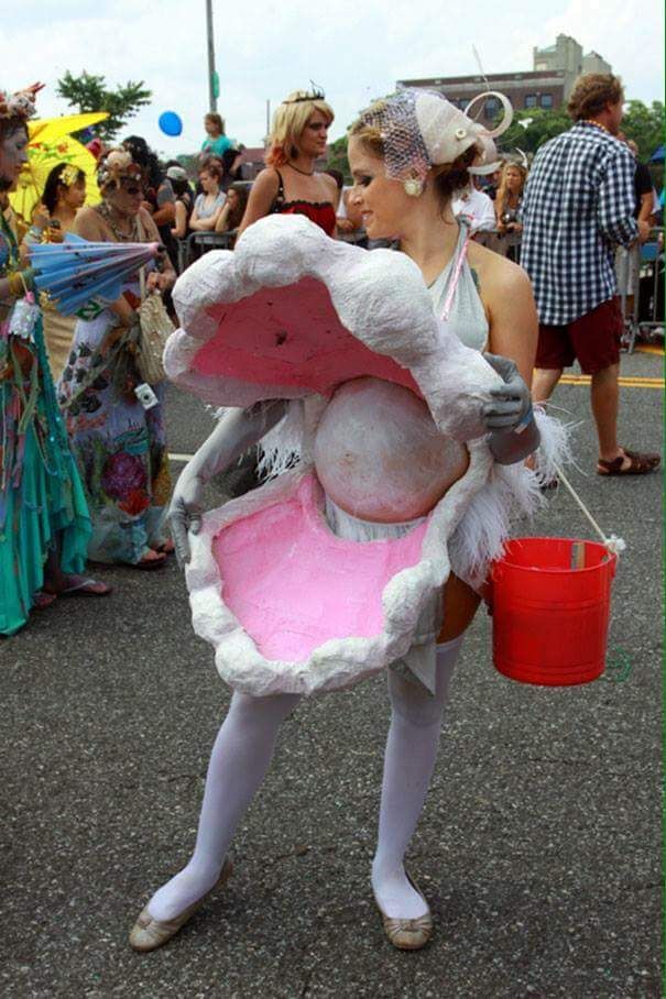 PsBattle: Pregnant woman at costume festival