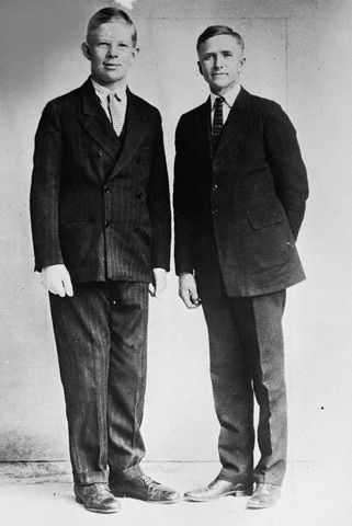 Robert Ladlow , who would go on to be the tallest recorded person to ever live. Here he is with his father at age 8 when he was already 6 feet tall.