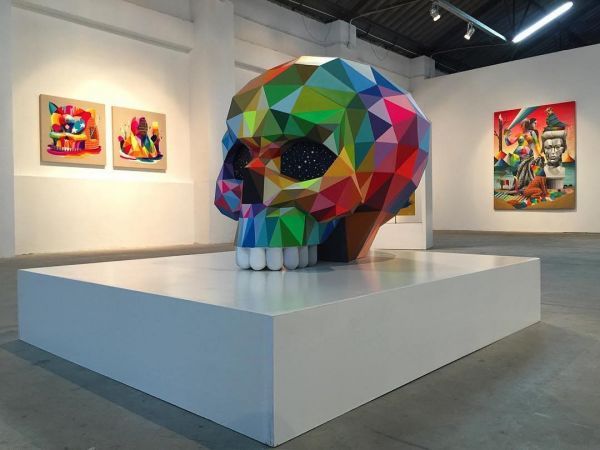 "Mr. Skeletal d00ts are art? You will never see one in a museum! That would be so stupi-"
