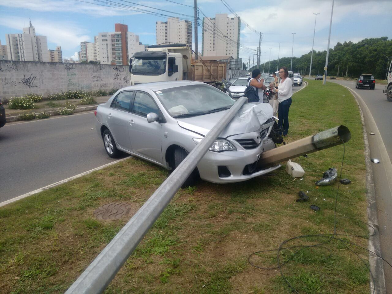 I've seen a lot on this life, but never a smoking Corolla using a selfie stick