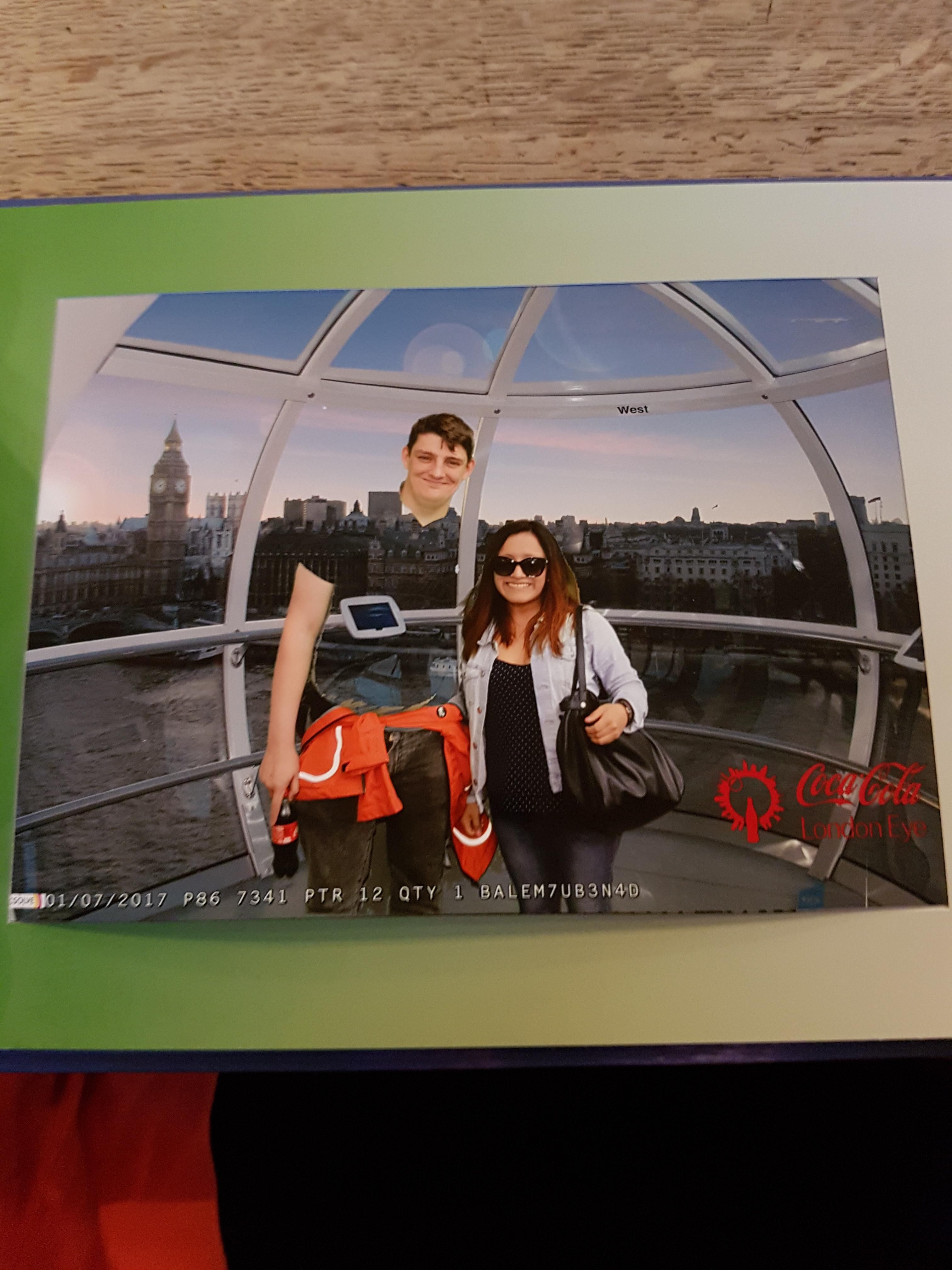 My friend wore a green t-shirt for his tourist green screen photo at the London eye