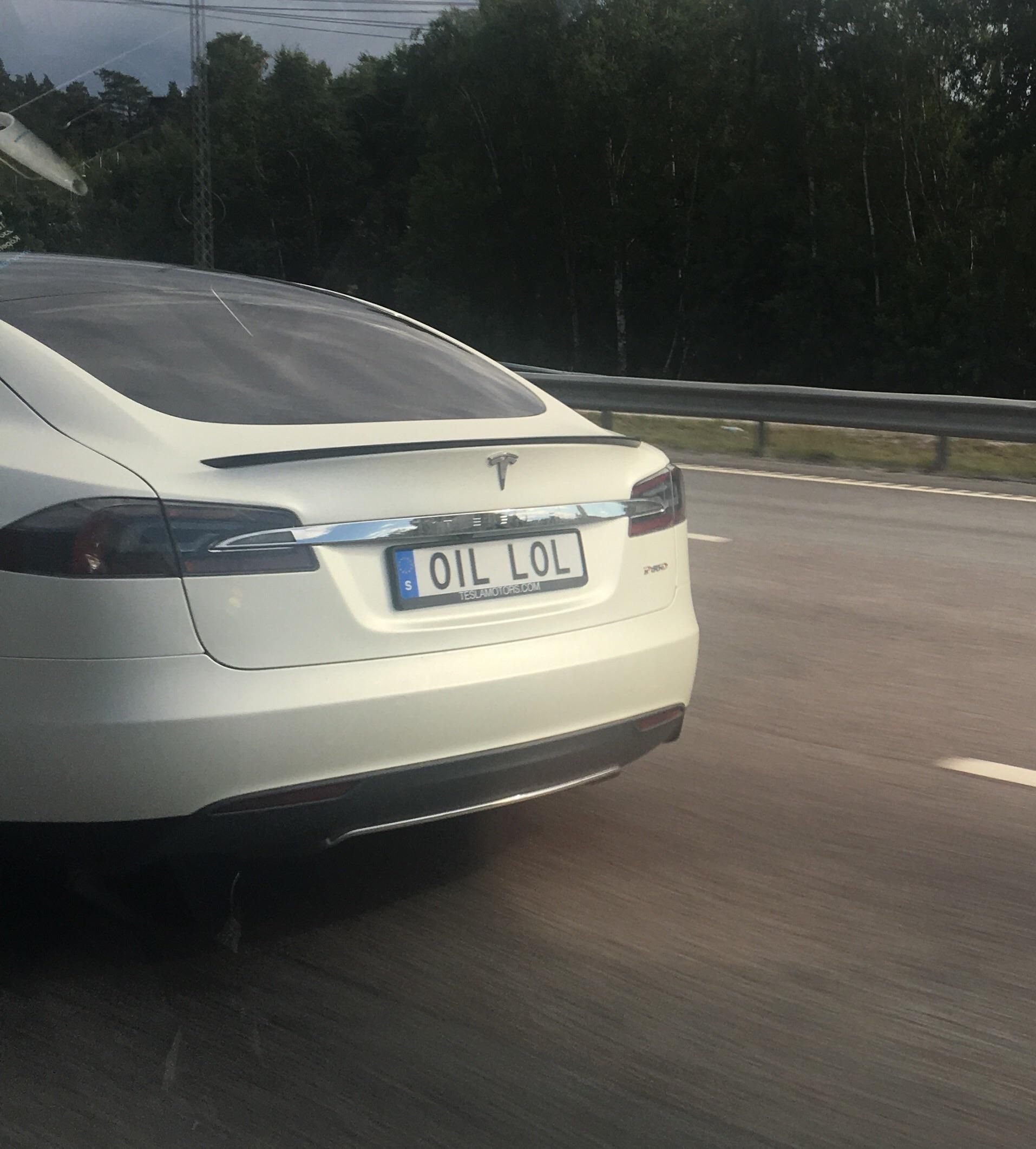 The license plate on this tesla.