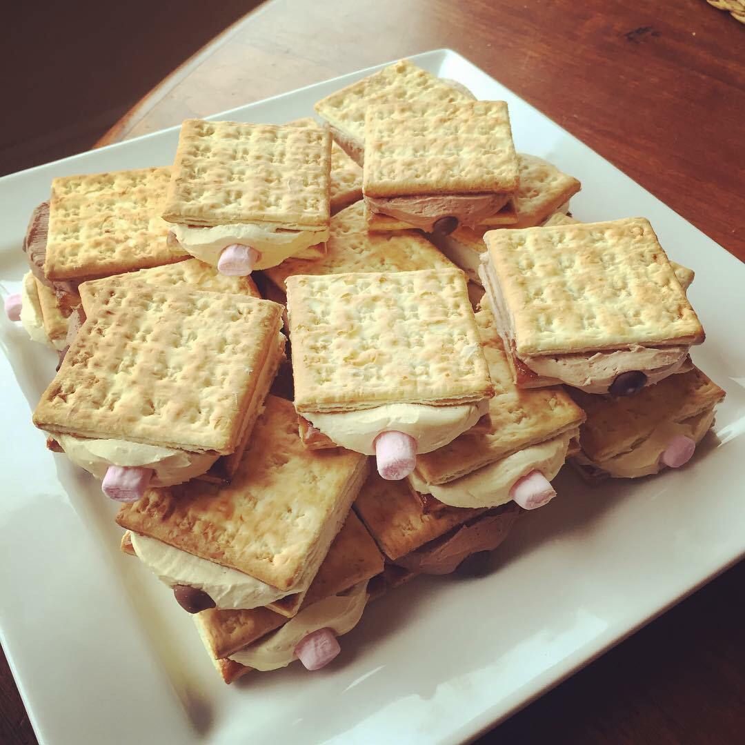A friend was asked to bring in a plate for morning tea at her Breast Screening workplace. Mammograhams.