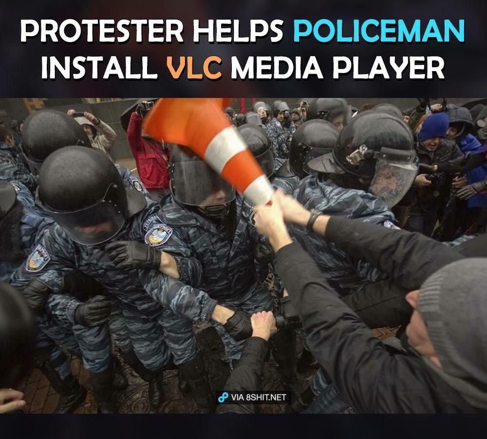 Protestor helps policeman install VLC
