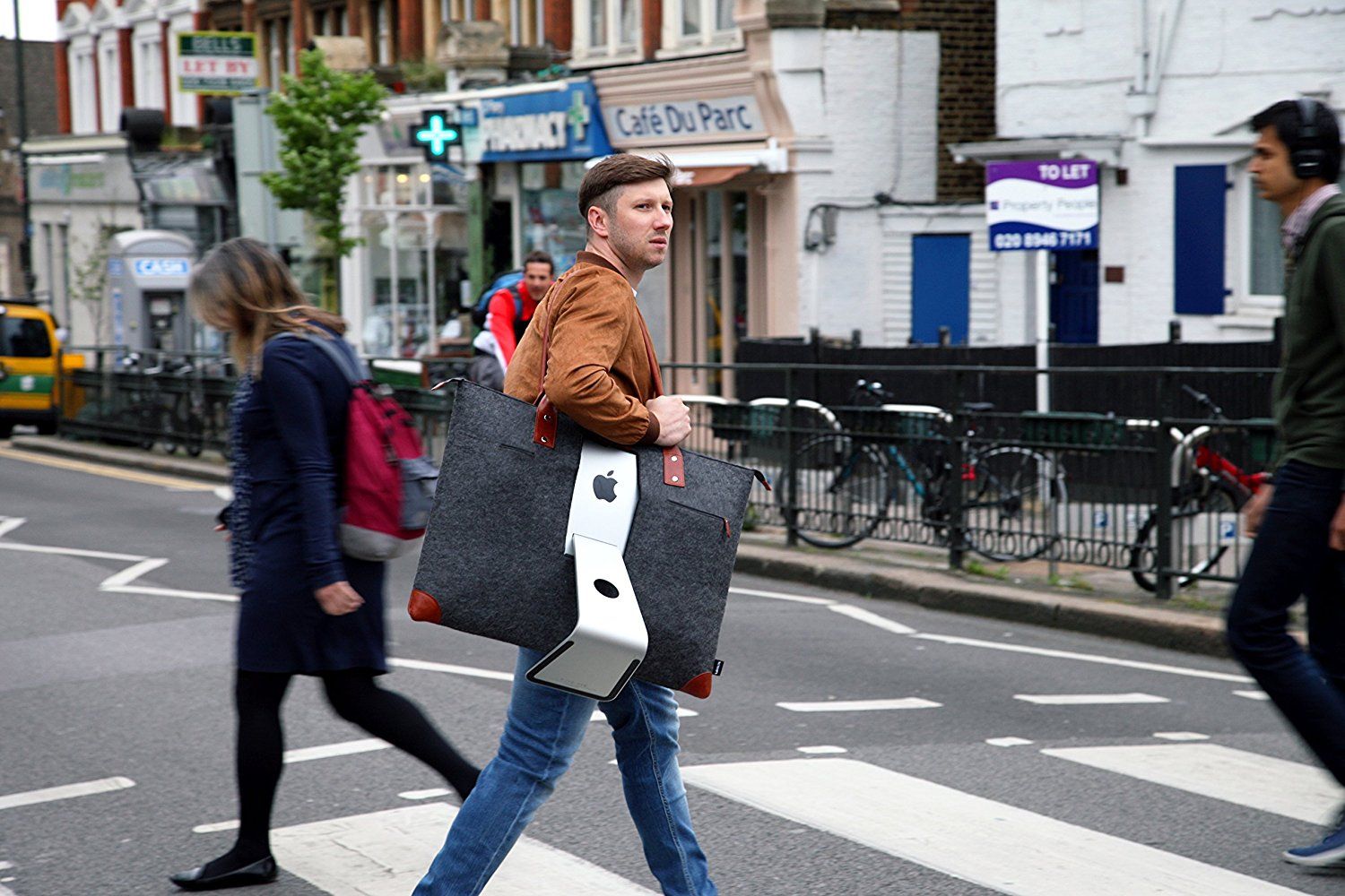 Who needs a laptop when you can just use this Carrying Case Bag for your 27-inch iMac?