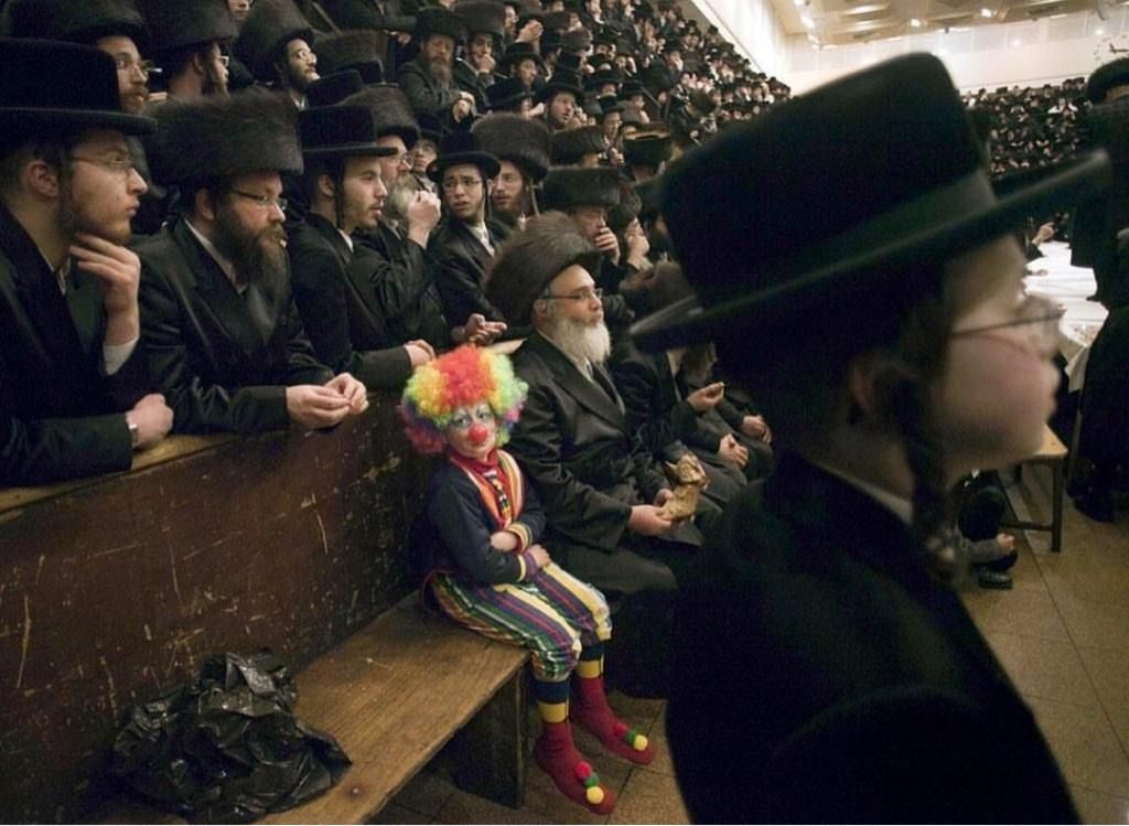 A young Hershel Krustofsky sits with his father, Rabbi Hyman Krustofsky