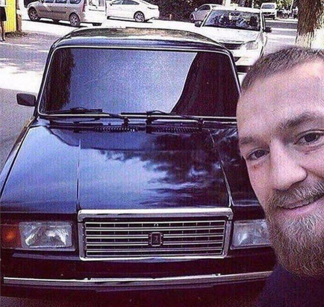 dis dude always flexin