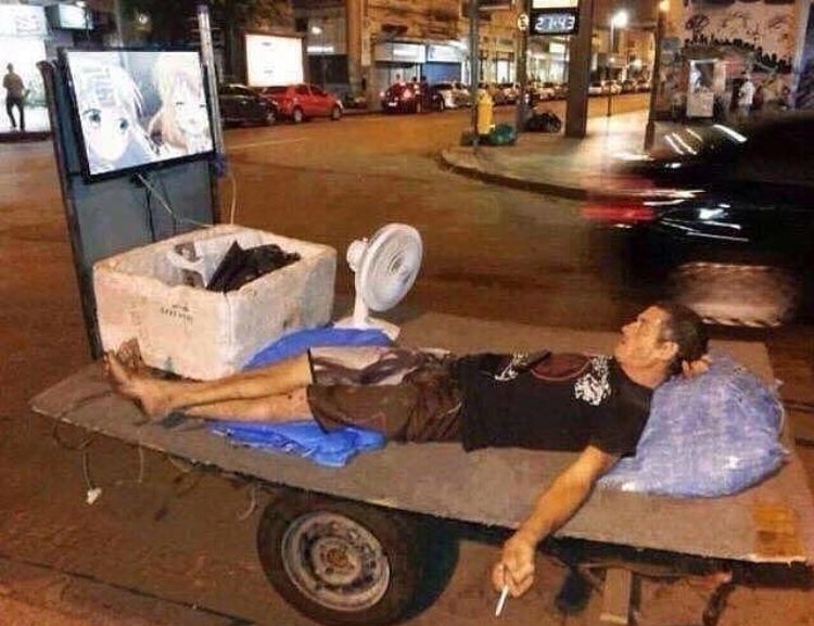 How to properly watch anime like a weaboo