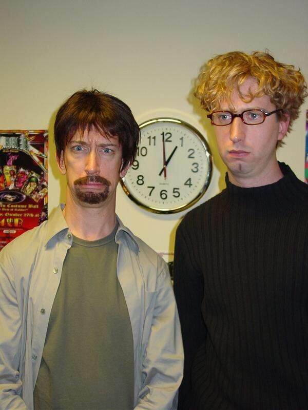 This photo of Tom Green and Andy Dick dressed up as each other is really freaking me out.