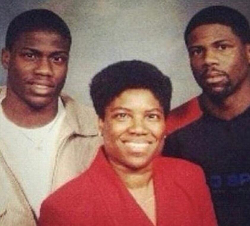 Kevin Hart could easily play all 3 roles in a movie about his family
