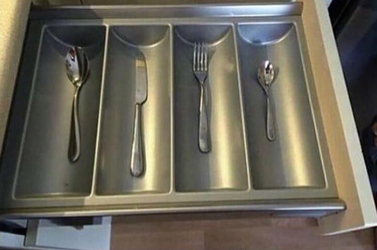 My friend lives alone. This is his cutlery drawer.
