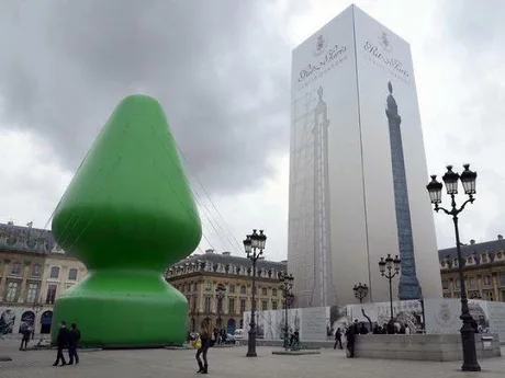 Is this a Christmas tree or a butt plug?