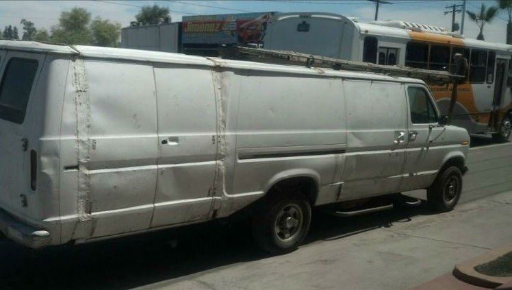 For Sale: Totally Normal Van NOT Used In Giraffe Kidnapping Scheme