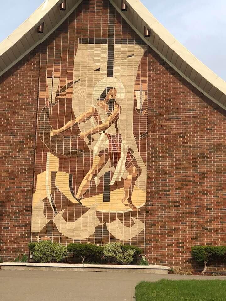 Drove by this church yesterday, kids in the backseat yelled out “look dad, Jesus is doing the floss!