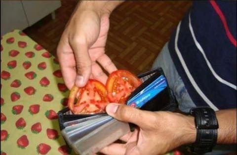 Sorry, I don't have exact change, do you take Tomato card?