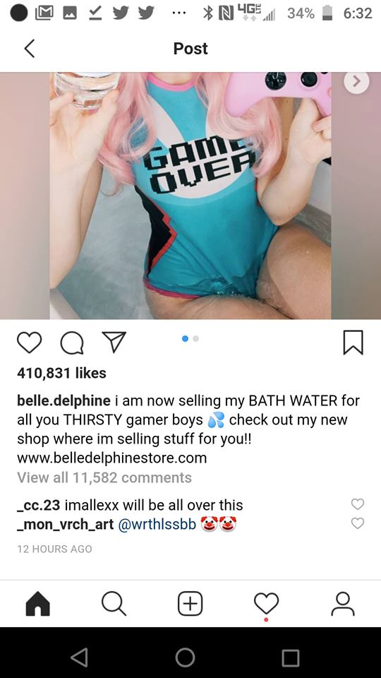 gamer girl pee