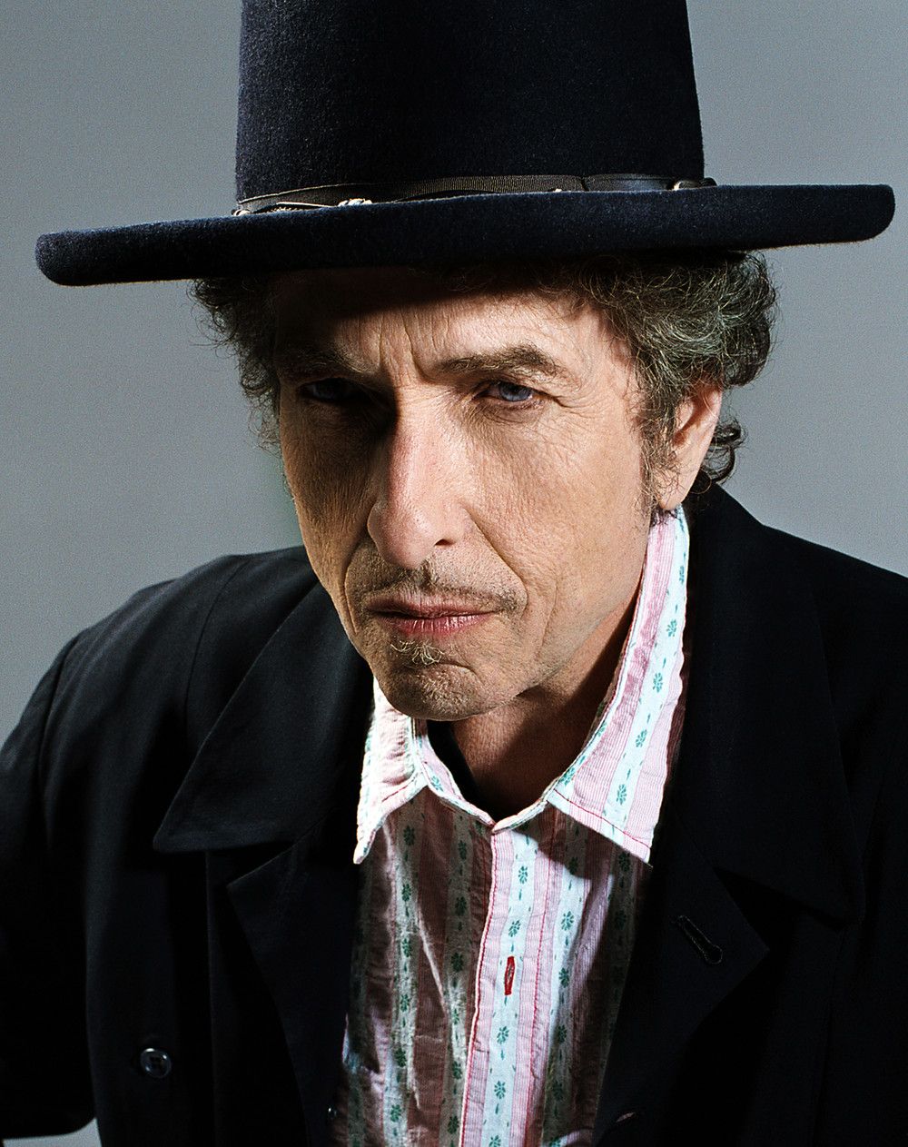 Bob Dylan looks like Adam Sandler playing Bob Dylan.