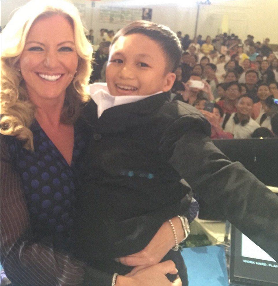 That time actress Michelle Mone met a 22 year old little person, and picked him up thinking he was a little kid