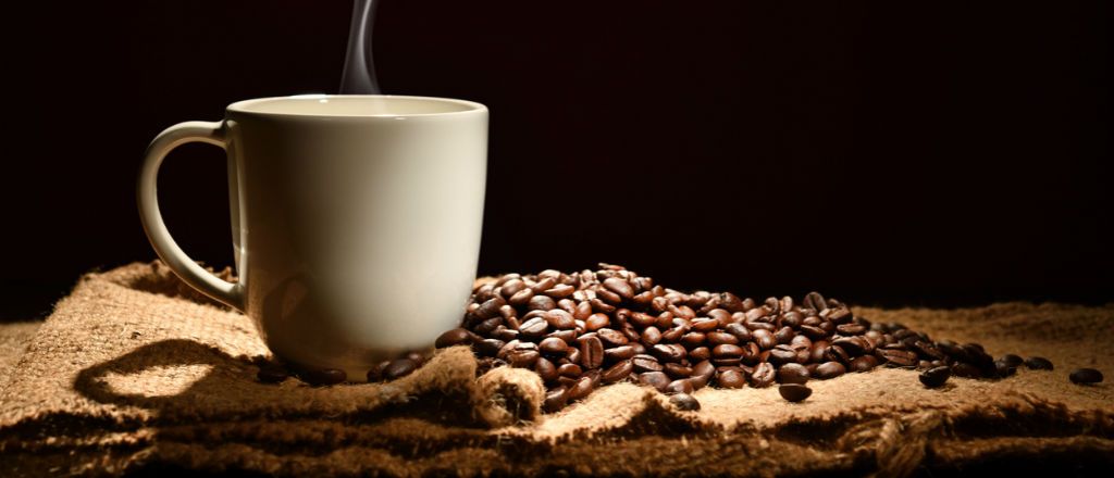 Coffee is hottest. Кофе. Горячий кофе. Кофе в коричневой чашке. Чай и кофе.